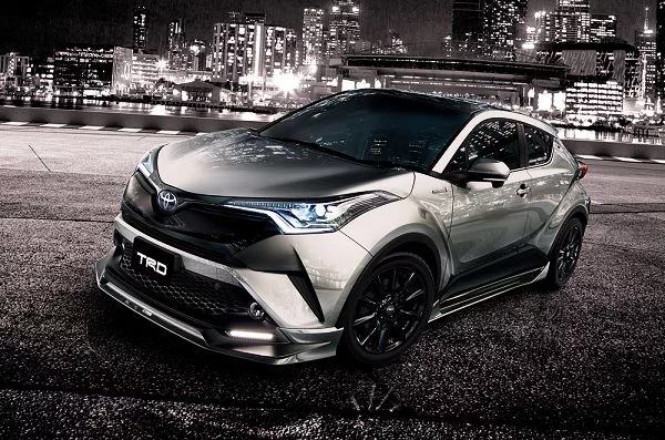 Toyota_C-HR_2018_02.webp