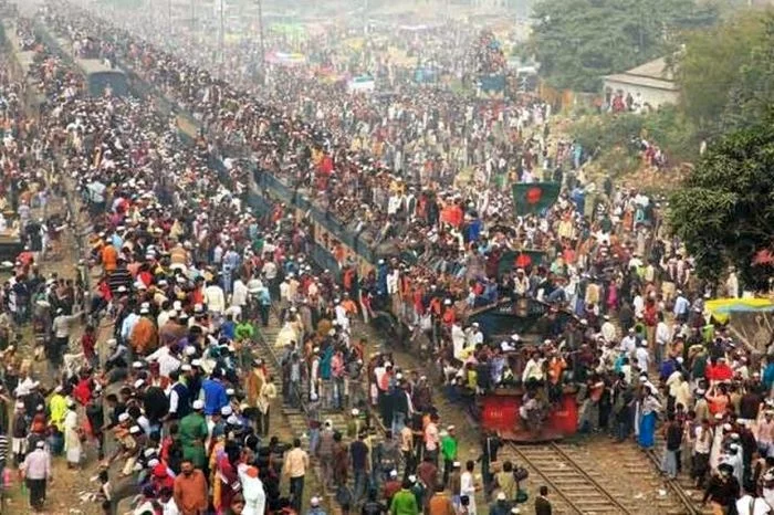 train+India.webp