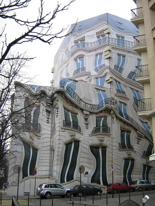 unusual-building_paris.webp