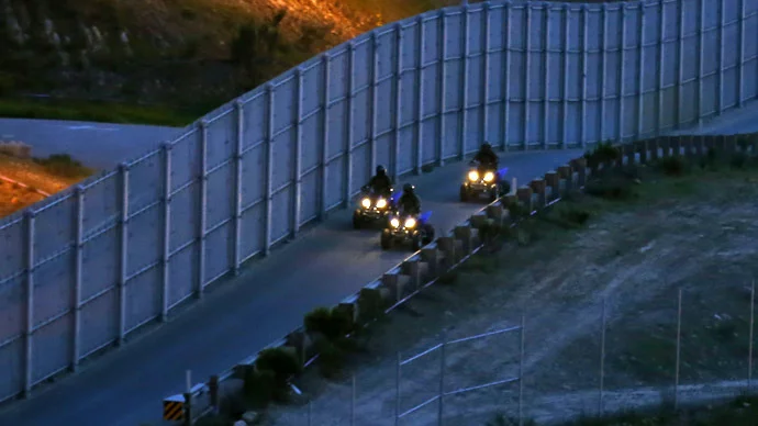 us-mexico-border-illegal-immigrants.si.webp
