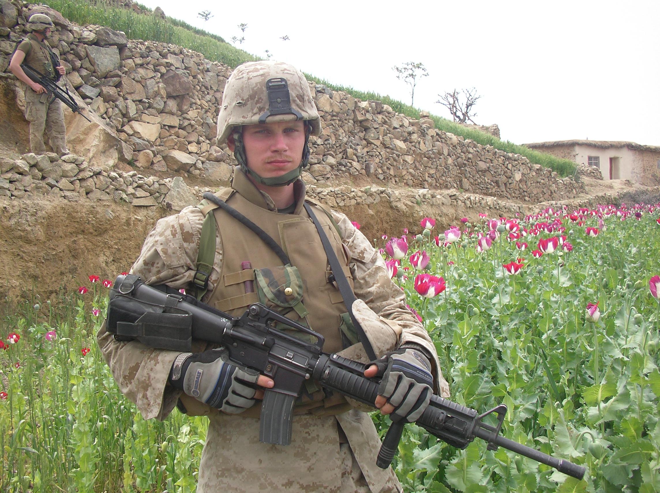 US_Army_solder_on_a_Poppy_Field.jpg