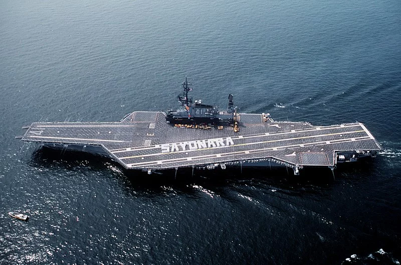 V-41%29_leaving_Yokosuka%2C_Crew_spelling_Sayonara.webp