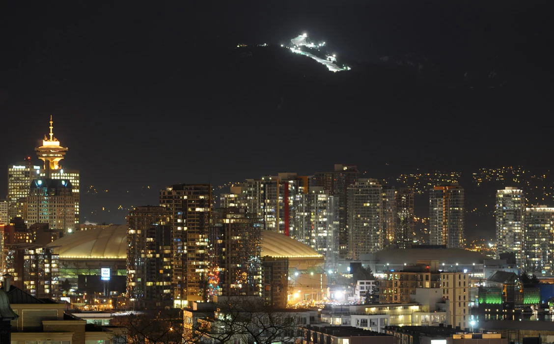 vancouver-skyline-roomview.webp