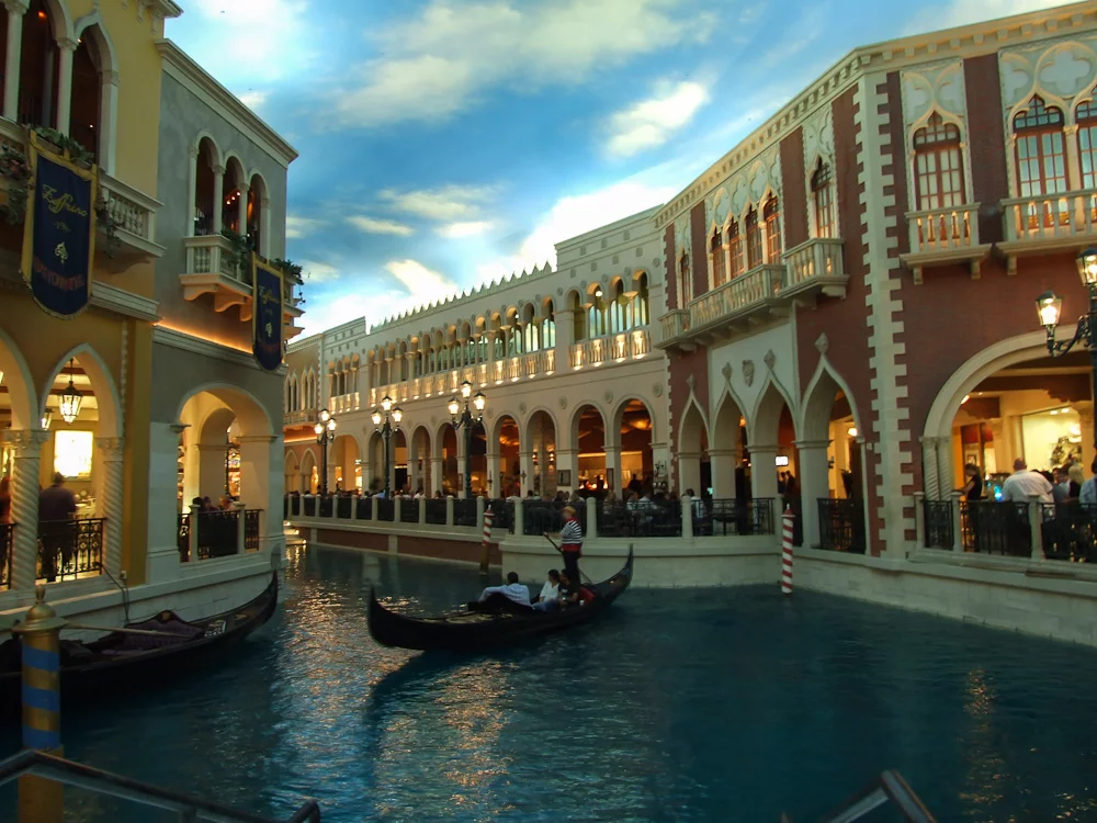 vegas10.webp