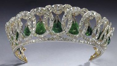 vladimir-tiara-emerald-queen-elizabeth-ii-photo.jpg