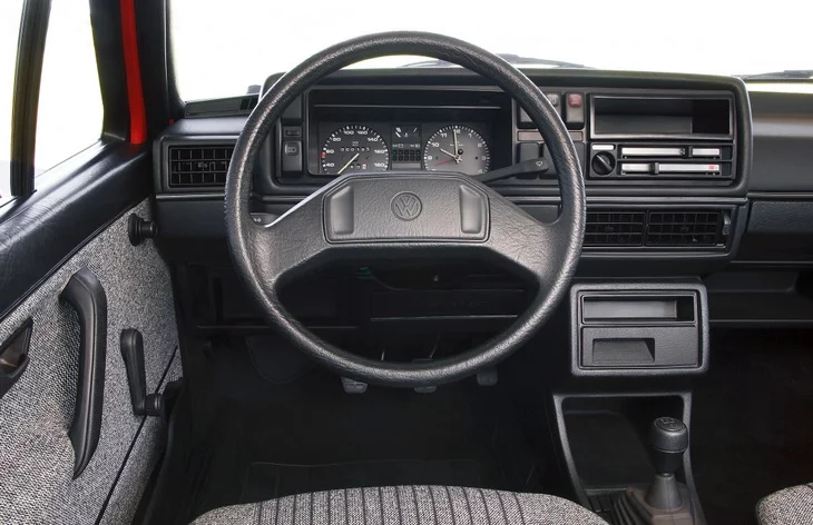 volkswagen_golf_2_4.webp