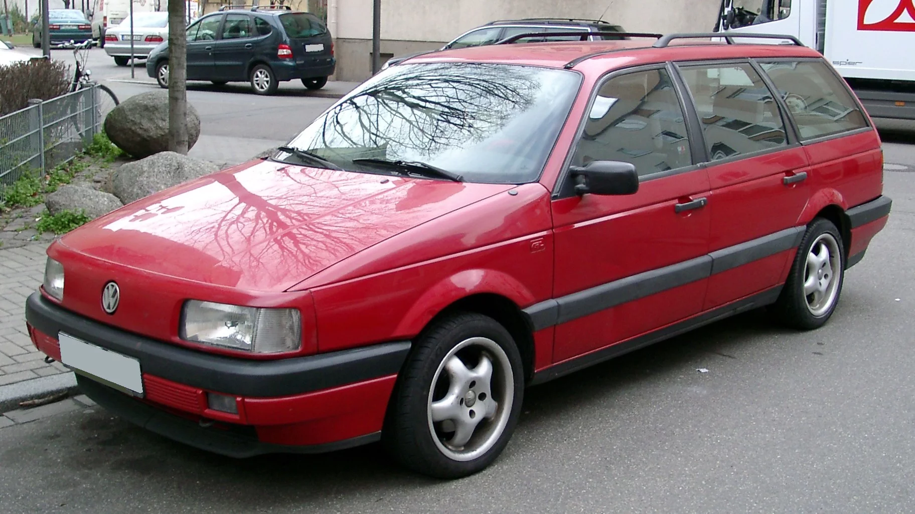 VW_Passat_B3_Variant_front_20080222.webp