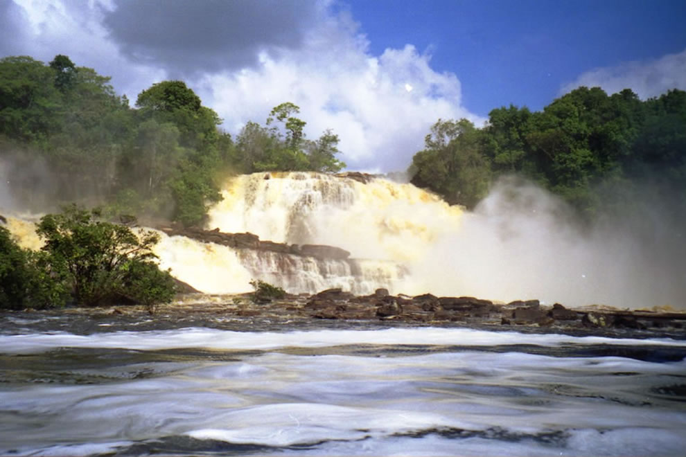 Waterfalls-of-Canaima.jpg