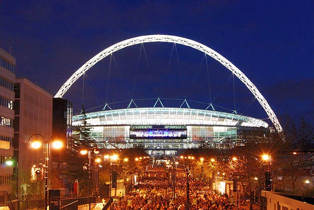 Wembley_Stadium%2C_illuminated.webp