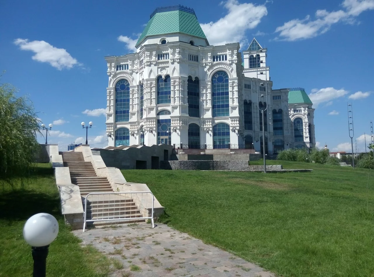 Y4293czcV9A.webp