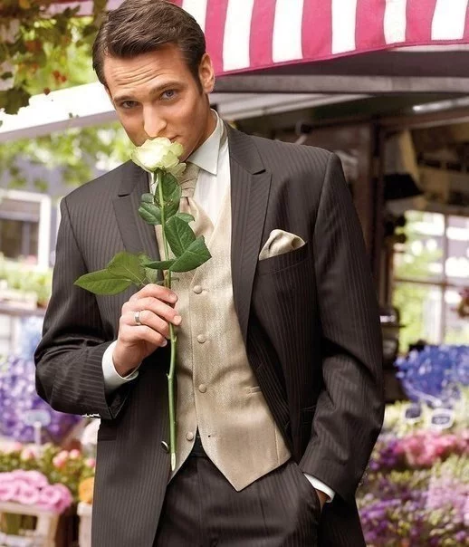 YhROKhOW828.webp