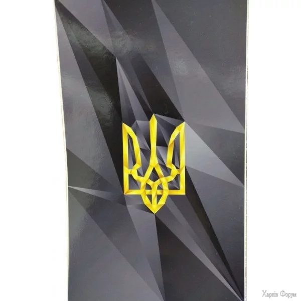 zakhisna-vinilova-plivka-statusskin-na-korpus-telefonu-gerb-2-na-chornomu.jpg