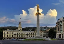 800px-Tavisupleba_square._Monument_of_St._George.jpg