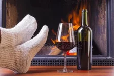 depositphotos_84774942-stock-photo-relaxing-with-drinks-at-fireplace.webp