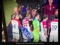 Screenshot_2018-07-15 xуйло вручил серебряную медаль Виде.webp