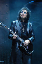 Tony-Iommi_2009-06-11_Chicago_photoby_Adam-Bielawski.jpg