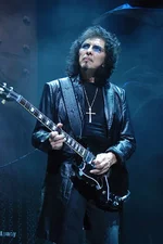 Tony-Iommi_2009-06-11_Chicago_photoby_Adam-Bielawski.webp