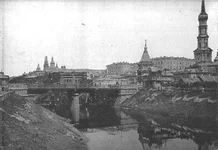 800px-Ekaterinoslavskiy_Bridge,_Uspenskiy_Cathedral_in_Kharkov_circa_1900.webp