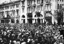 800px-DemonstraFebrRevolutionKharkov1917.jpg