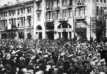 800px-DemonstraFebrRevolutionKharkov1917.webp