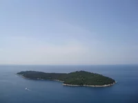 остров с церковью от ричарда львиное сердце.jpg