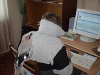Клюёт  за ухо.JPG