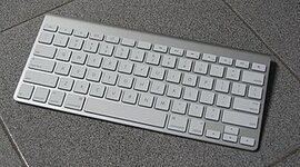 320px-Apple-wireless-keyboard-aluminum-2007.jpg