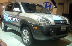 800px-'06-'08_Hyundai_Tucson_FCEV_(MIAS).jpg