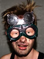 6841800_2006_03_17_new_glasses.webp