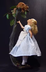 44701328_Alice_and_the_Cat_3.webp