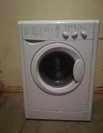 стиральная машина indesit wisl 103(CIS)Y узкая б/у