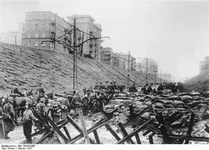 Bundesarchiv_Bild_183-B12885,_Barrikaden_in_Charkow.webp