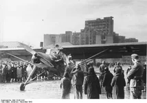 Bundesarchiv_Bild_183-B13933,_Charkow,_Landung_eines_Fieseler_Storch.webp
