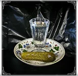 84277840_STAKAN_VODKI_OGUREC.jpg