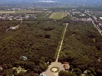 800px-KharkovGorkyParkAlley.webp