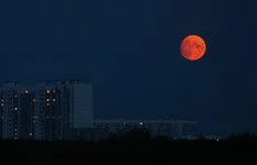 1443434335_berlinsuperlunie-i-krasnaa-luna.jpg