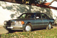 800px-Mercedes-Benz_500_SE,_1987.jpg