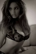 kinopoisk.ru-Kelly-Brook-574474.webp