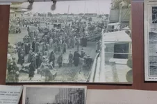  из Новороссийска, на заднем плане виден эшелон с английскими танками.webp
