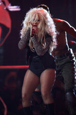 Christina+Aguilera+Michael+Forever+Tribute+jqjaOsRF6i9l.jpg
