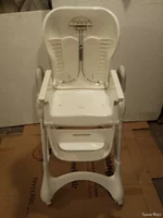 Дитячий стілець для годування фірми Carrello