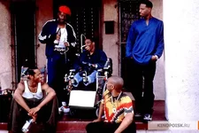 kinopoisk_ru-Don-t-Be-Menace-to-South-Central-While-Drinking-Your-Juice-in-Hood-658714.webp