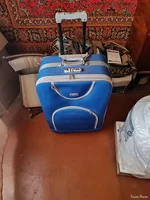 Продам чемодан на колесиках