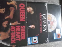 Продам 4 новые  пластинки Queen