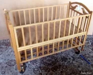 Детская кроватка с узлом качания