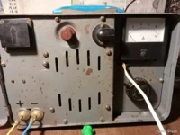 зарядное на 6 и 12 в   СССР в рабочем состоянии