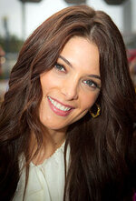 220px-Ashley_Greene_Comic-Con_2011.jpg