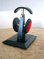iq_hpstand1.webp