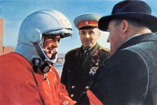 1961_04_12-gagarin_korolev.webp