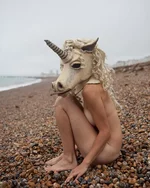 naked-girls-with-masks-01.webp